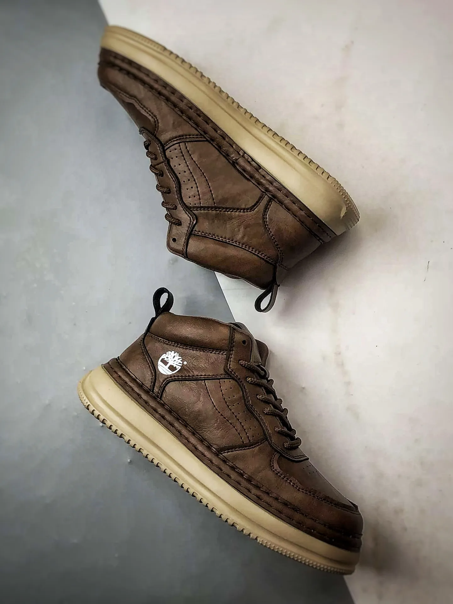 💰440 Timberland Timberland/Timberland 2025 autumn and winter new style classic high-top casual men's shoes, newly upgraded, Guangdong factory quality, original box and original packaging, the fabric is made of Italian top frosted cowhide, with anti-odor and anti-corrosion genuine leather latex insoles, giving you a perfect wearing experience. High-quality and durable, a must-have for sportsmen. Specializes in not looking handsome. High-quality, first-class foot feel. Exclusive supply. Item number: TB99858713 Code number: 39 40 41 42 43 44 (standard code)